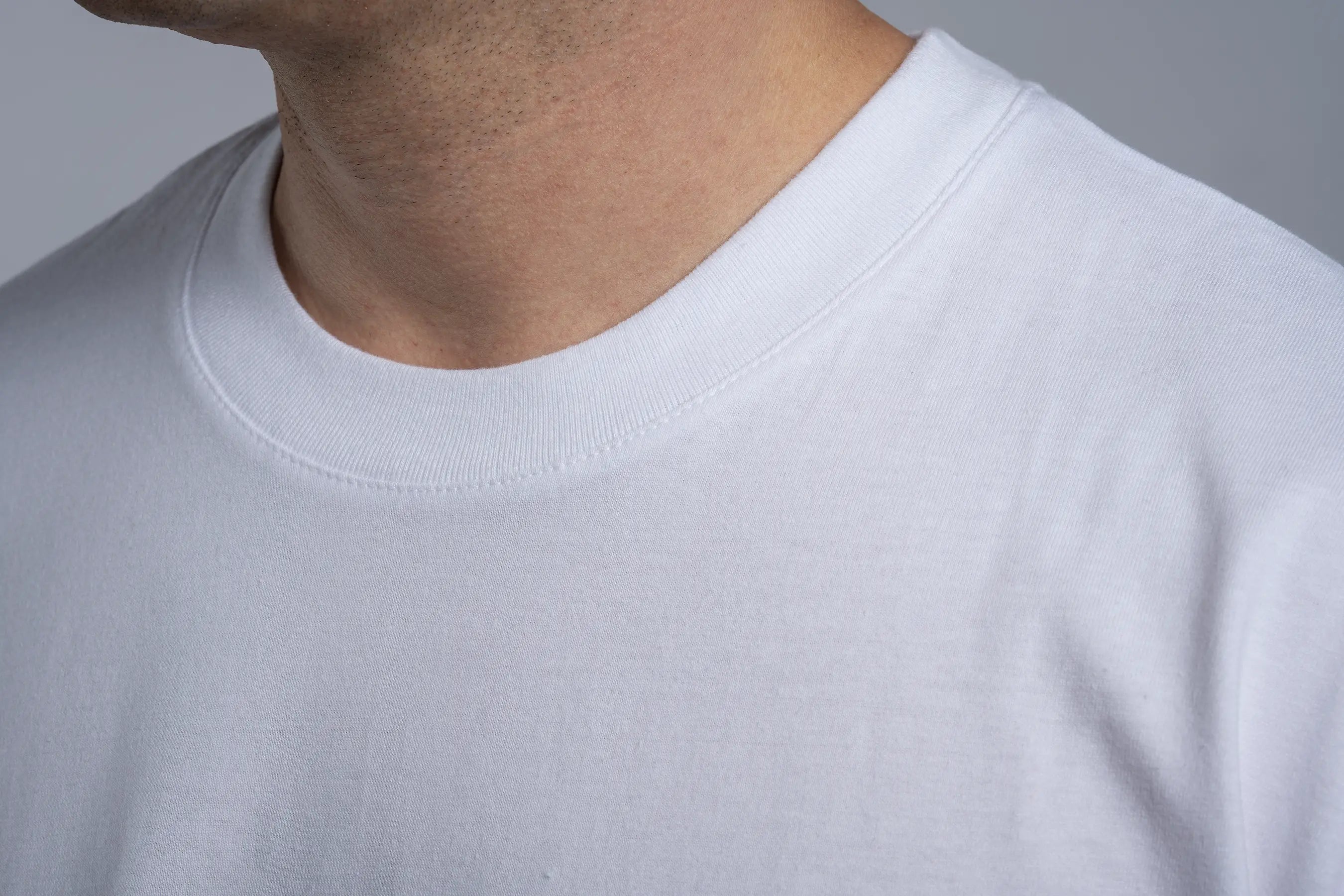 Close-up of the premium fabric of the neck area of the oversized shirt