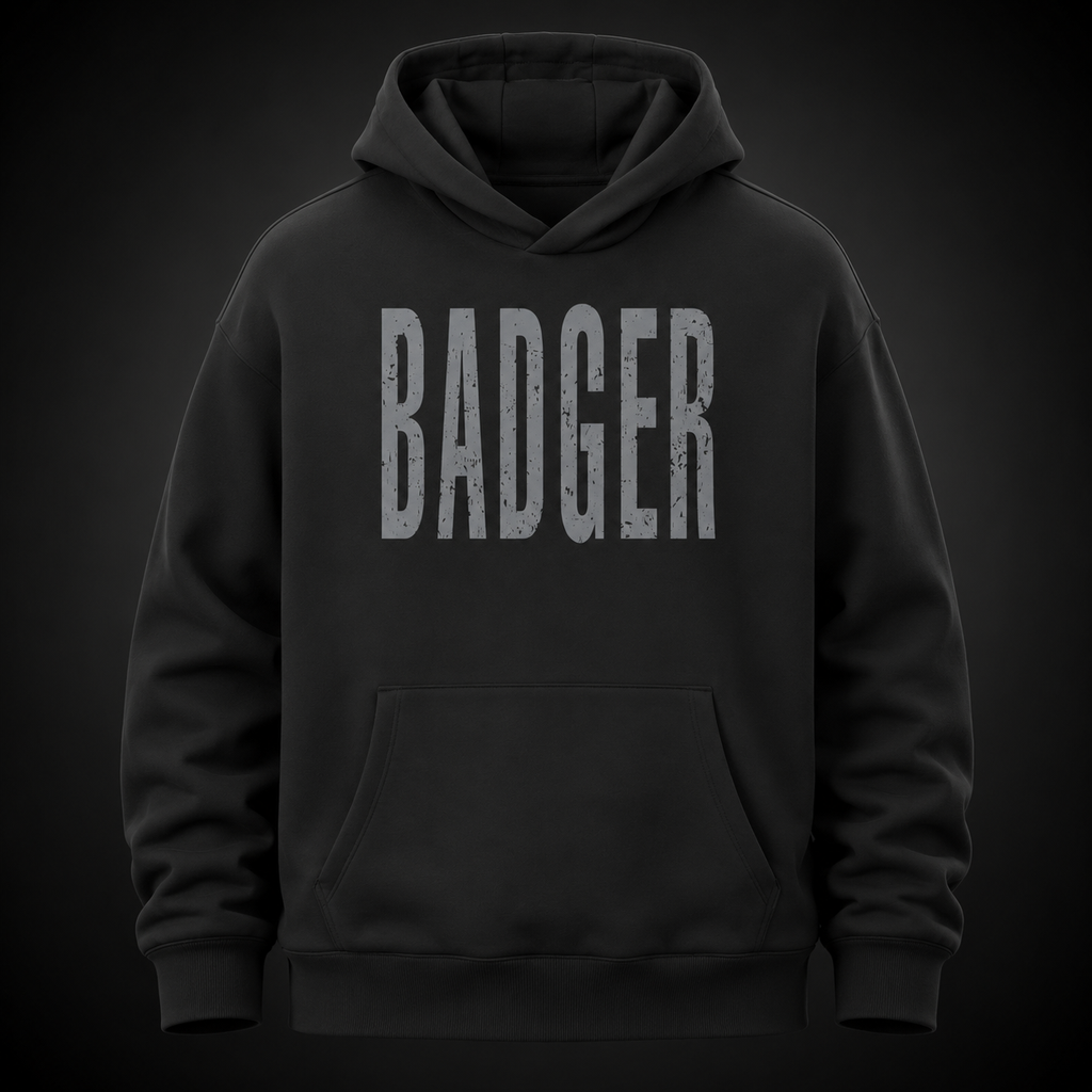 Schwarzer Oversized Hoodie mit distressed BADGER Schriftzug auf der Vorderseite