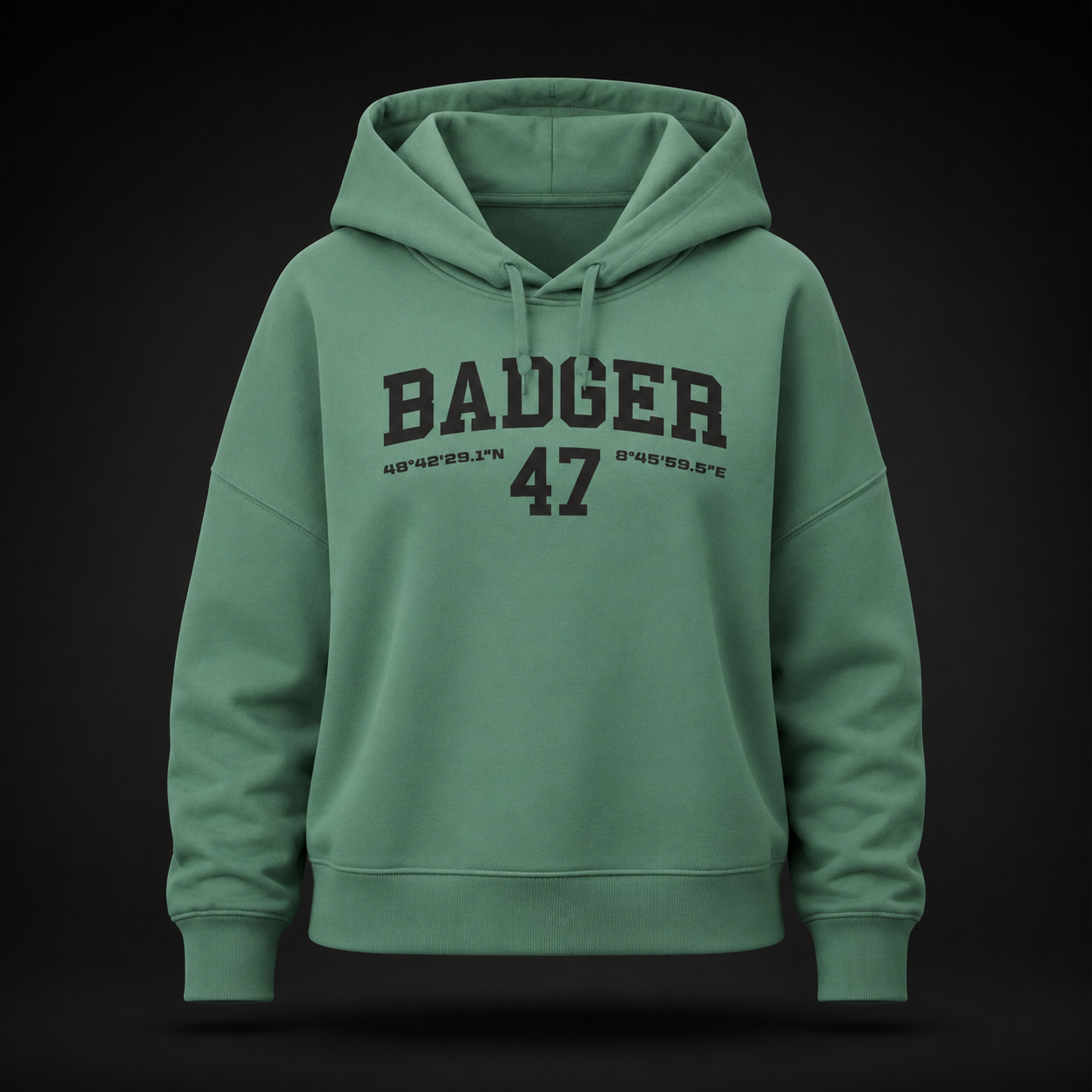 Damen Bio-Hoodie in Green Bay mit schwarzem BADGER 47 Varsity-Print auf der Vorderseite