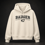 Damen Bio-Hoodie in Natural Raw mit schwarzem BADGER 47 Varsity-Print auf der Vorderseite