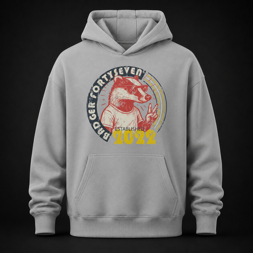 Hellgrauer Oversized Hoodie in Light Asphalt mit Badger Forty Seven Vintage-Grafik auf der Vorderseite