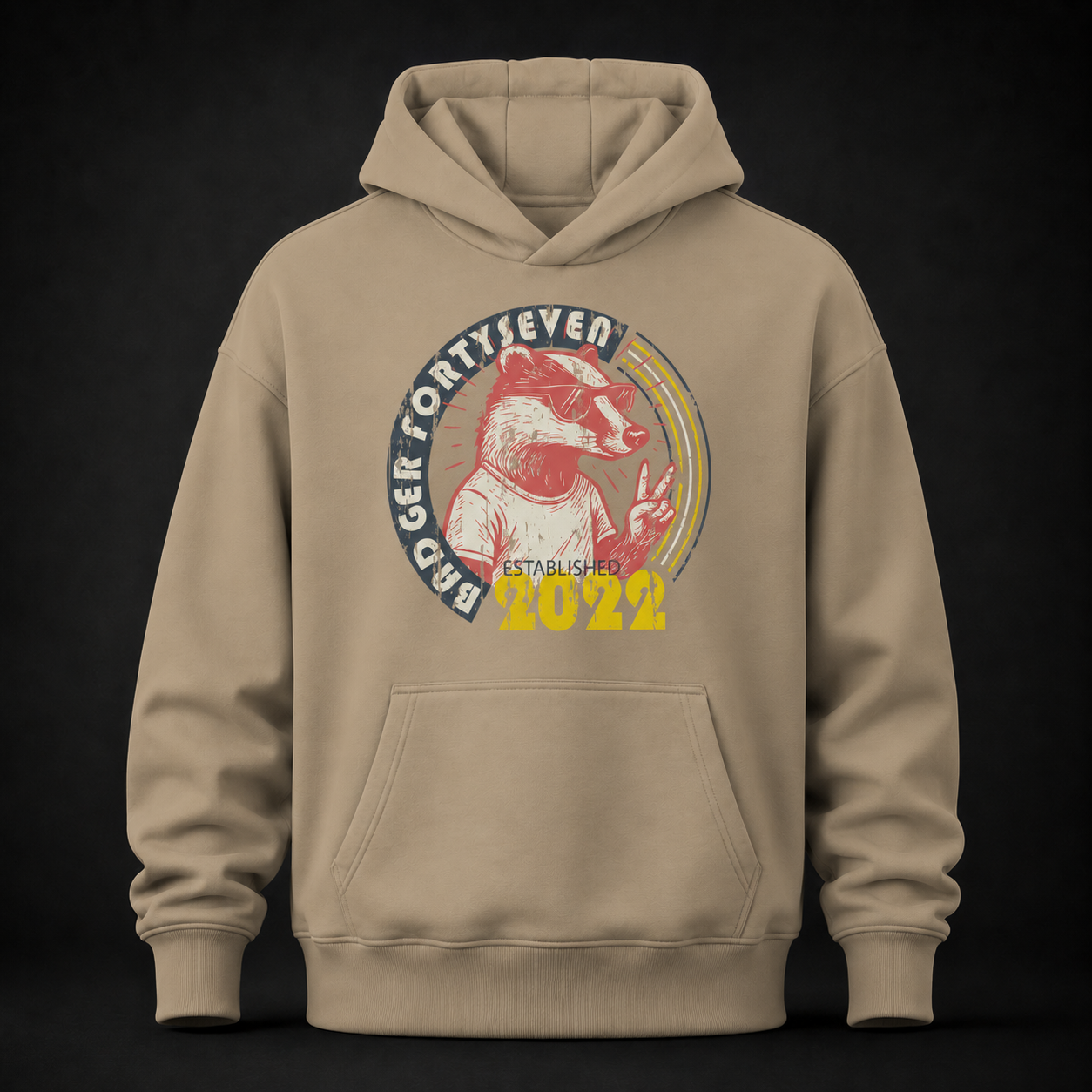 Beigefarbener Oversized Hoodie in U Beige mit Badger Forty Seven Vintage-Grafik auf der Vorderseite