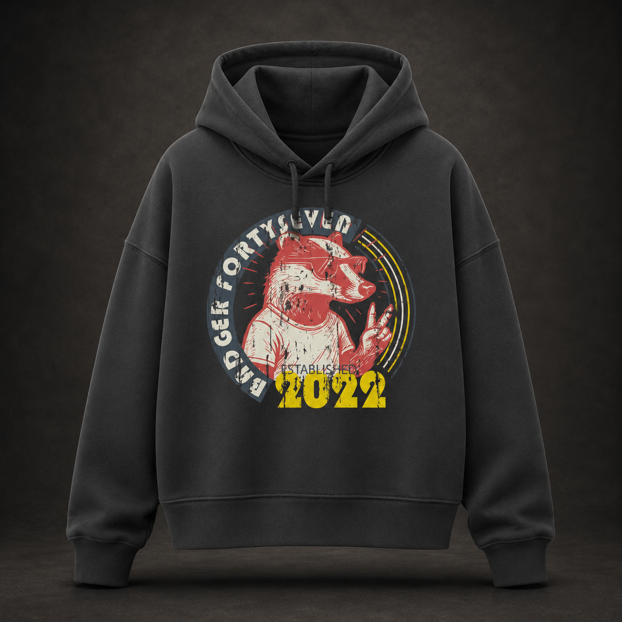 Schwarzer Damen Bio-Hoodie mit großem Badger Forty Seven Vintage-Print auf der Vorderseite