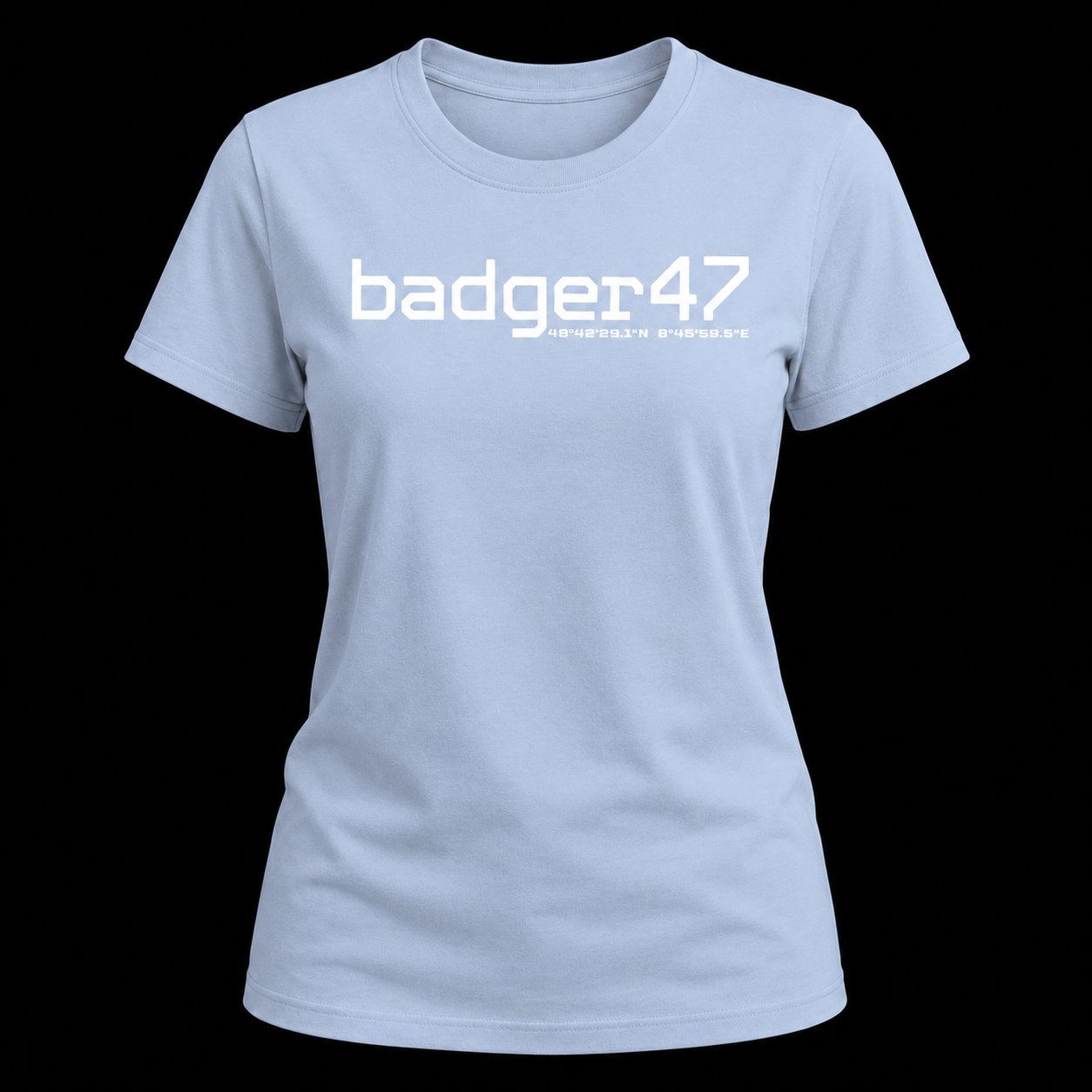 Hellblaues badger47 Bio T-Shirt in normaler Damen-Passform mit weißem Coordinates-Print als Ghost-Mockup vor schwarzem Hintergrund
