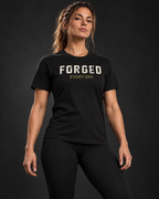 BADGER47 FORGED Damen-T-Shirt FORGED EVERY DAY in Schwarz – Vorderseite mit Statement-Print