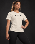 BADGER47 FORGED Damen-T-Shirt RESILIENT in Natural Raw – Vorderseite mit RESILIENT und Hantel-Print