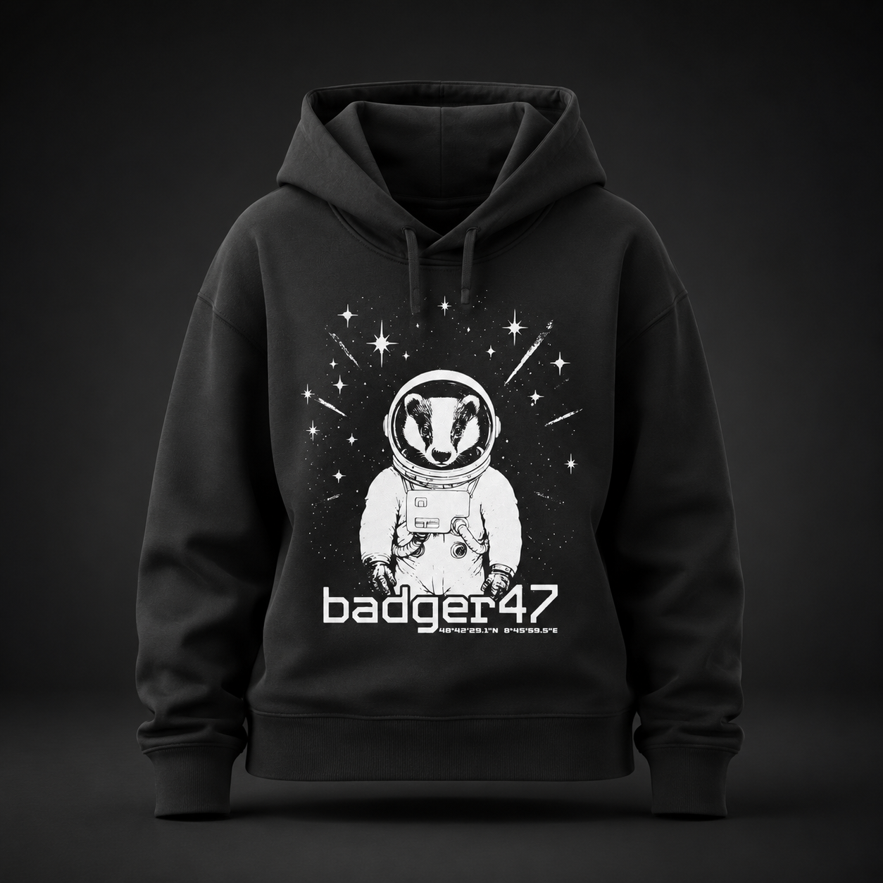 Schwarzer Damen-Hoodie aus Bio-Baumwolle mit Badger47 Astronauten-Print auf der Vorderseite