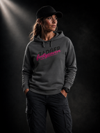 BADGER47 Damen Hoodie in Anthrazit mit BADGER fortyseven Frontprint, getragen von einem Frauenmodel im dunklen Studio mit markantem Lichteinfall von oben links.